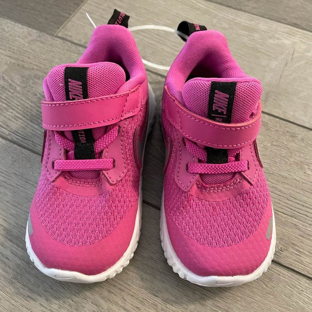 Brand new toddler Nike shoes, size 6